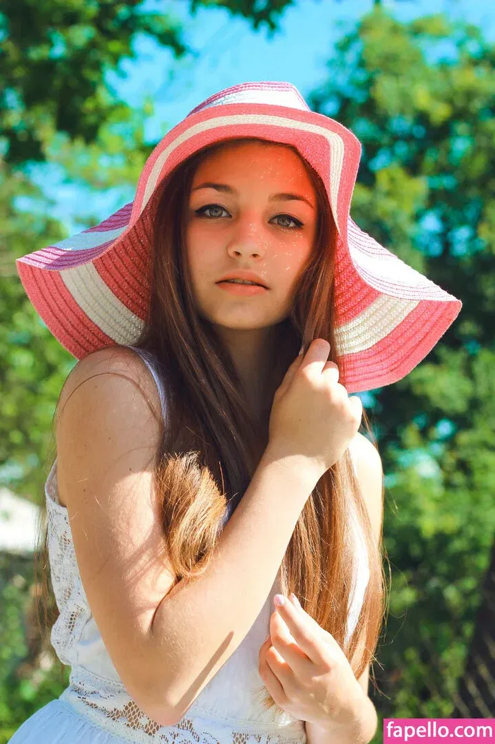 Julia Wieniawa Onlyfans Photo Gallery 