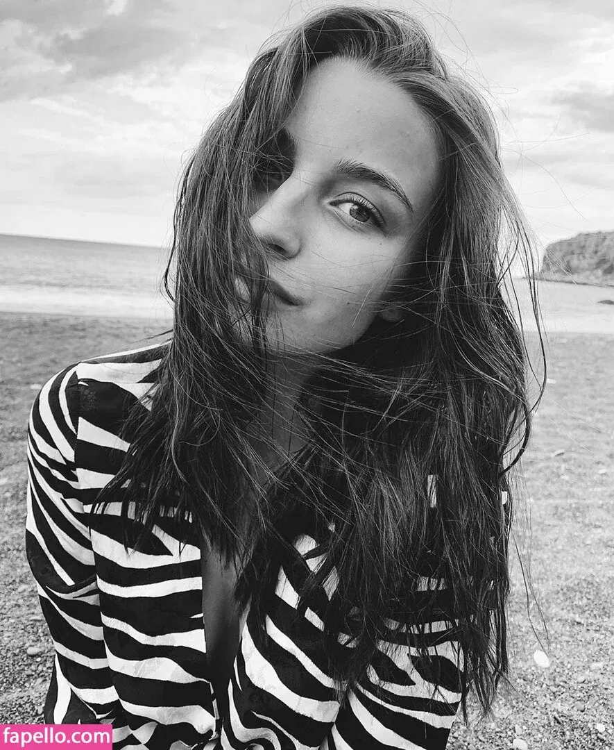 Julia Wieniawa Onlyfans Photo Gallery 