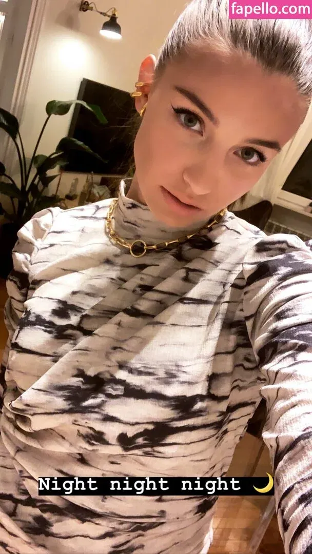 Julia Wieniawa Onlyfans Photo Gallery 