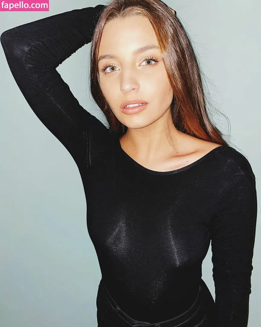 Julia Wieniawa Onlyfans Photo Gallery 