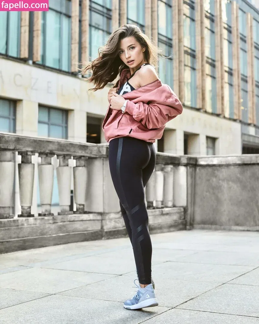 Julia Wieniawa Onlyfans Photo Gallery 