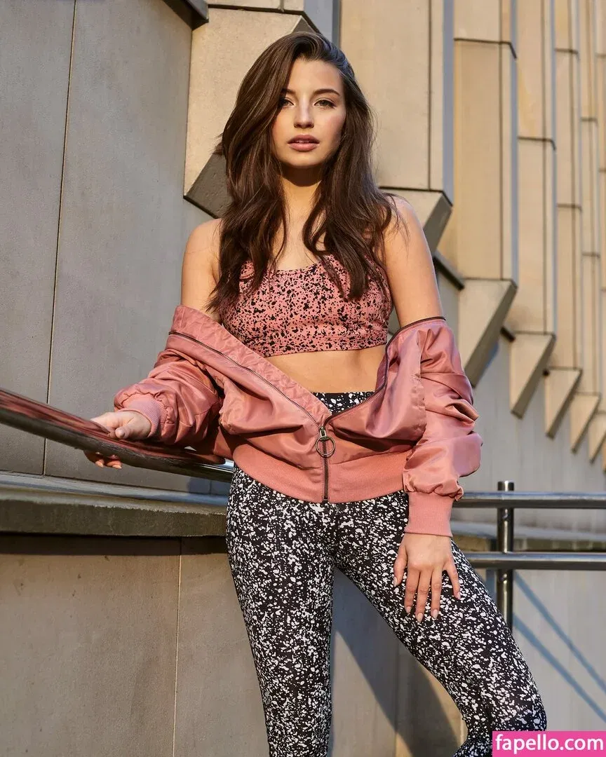 Julia Wieniawa Onlyfans Photo Gallery 