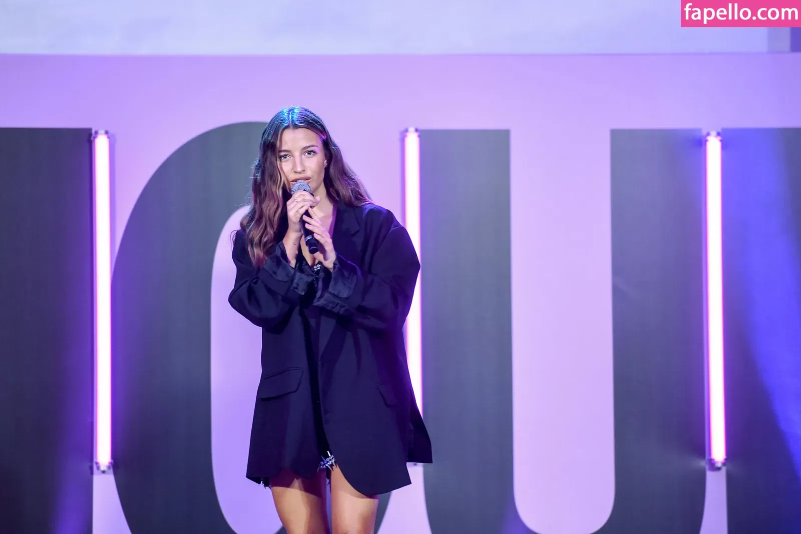 Julia Wieniawa Onlyfans Photo Gallery 