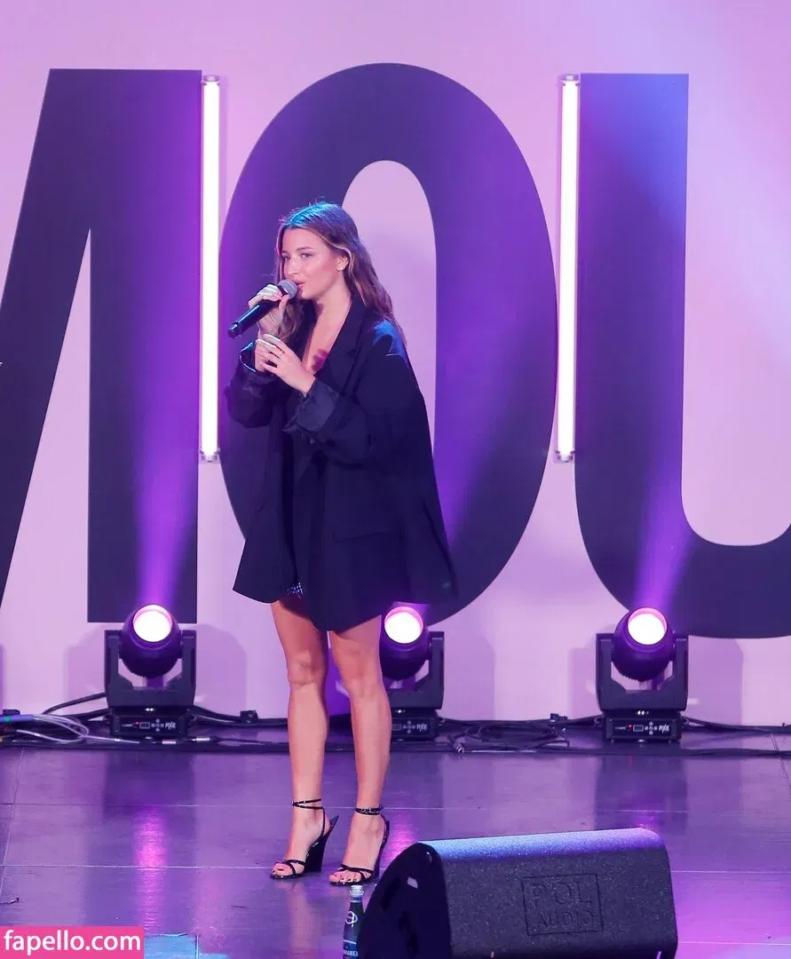 Julia Wieniawa Onlyfans Photo Gallery 