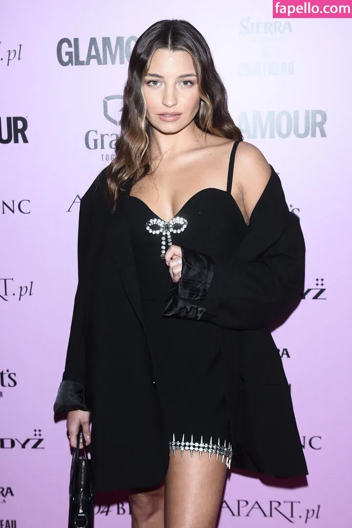 Julia Wieniawa Onlyfans Photo Gallery 