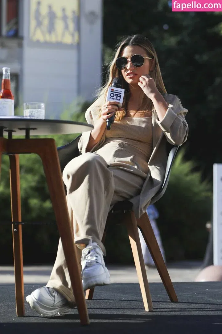 Julia Wieniawa Onlyfans Photo Gallery 