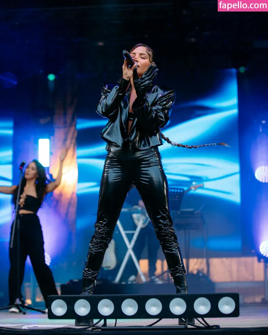 Julia Wieniawa Onlyfans Photo Gallery 