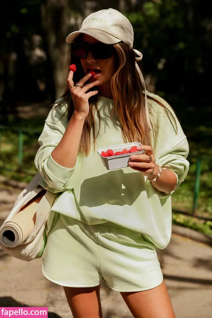 Julia Wieniawa Onlyfans Photo Gallery 