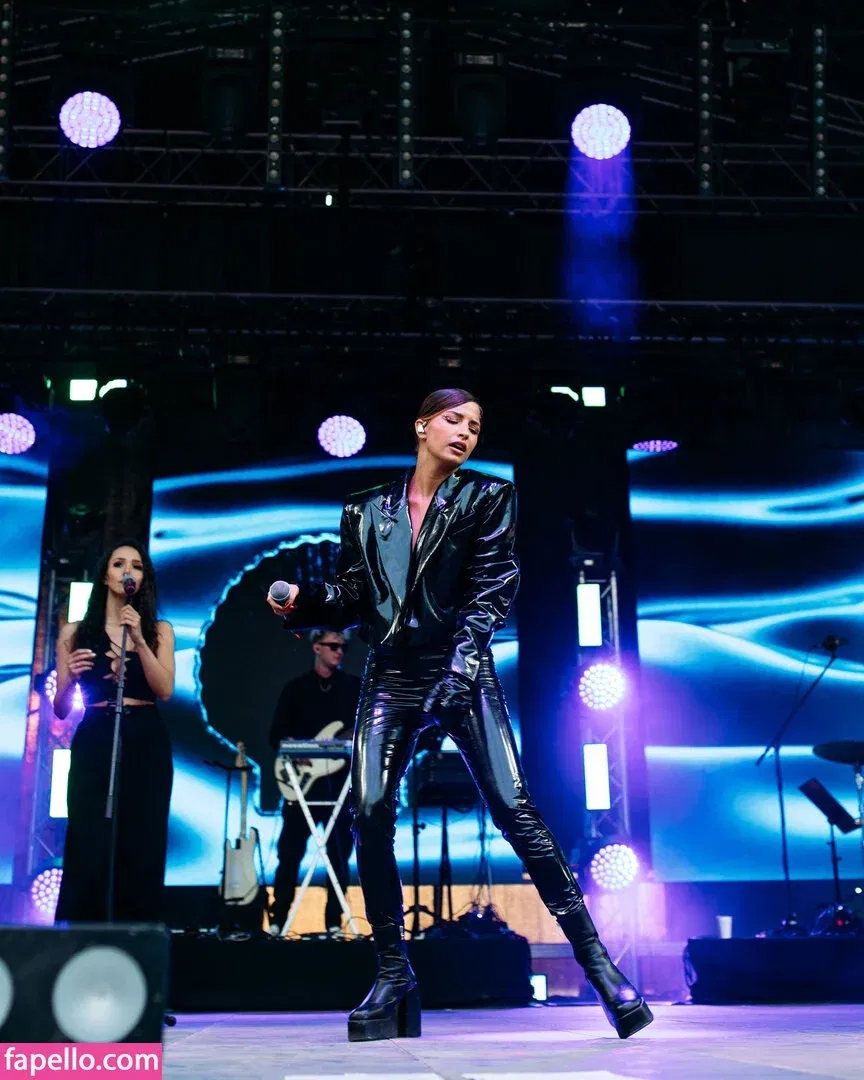 Julia Wieniawa Onlyfans Photo Gallery 