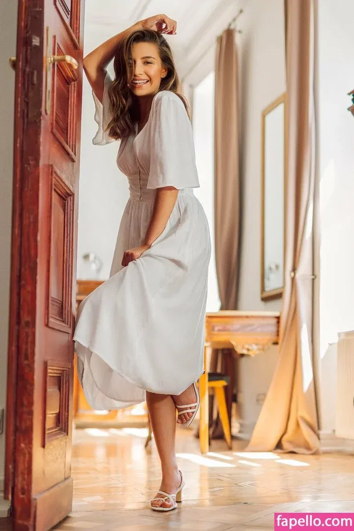 Julia Wieniawa Onlyfans Photo Gallery 