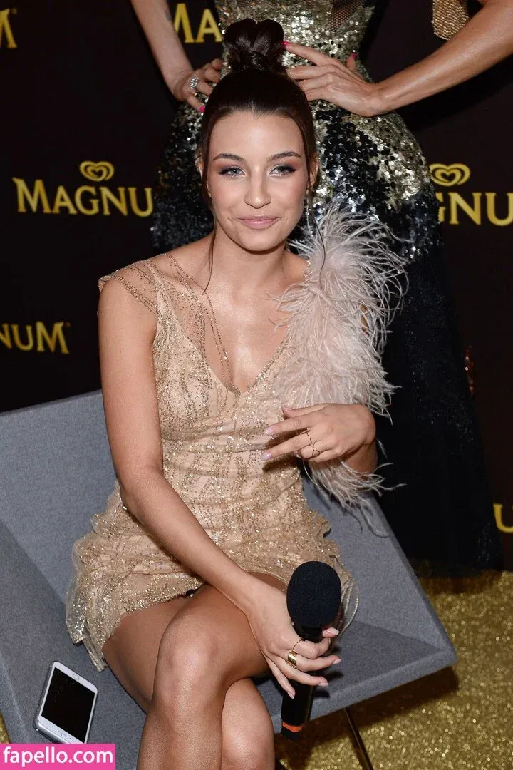 Julia Wieniawa Onlyfans Photo Gallery 