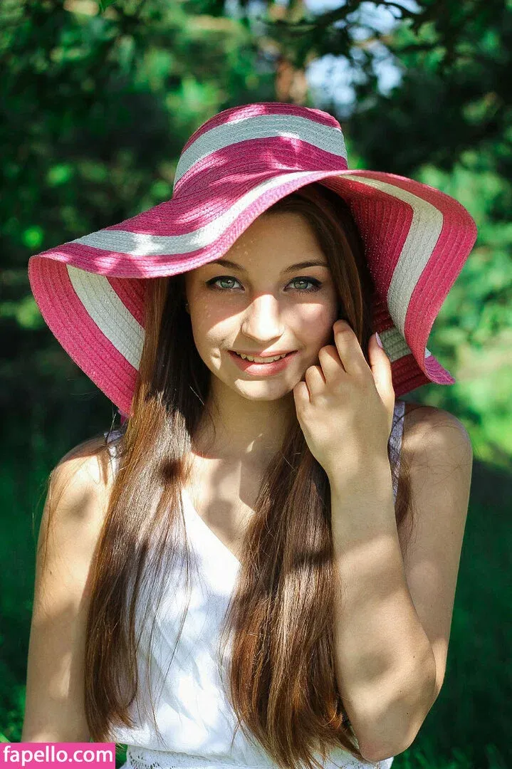 Julia Wieniawa Onlyfans Photo Gallery 