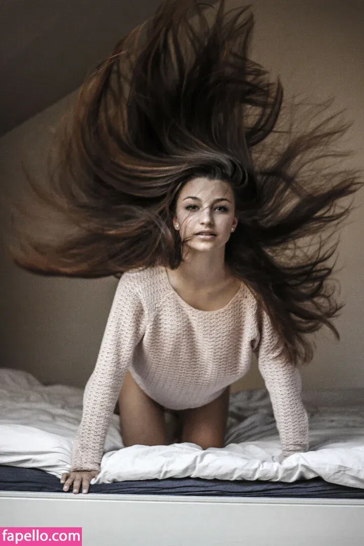 Julia Wieniawa Onlyfans Photo Gallery 