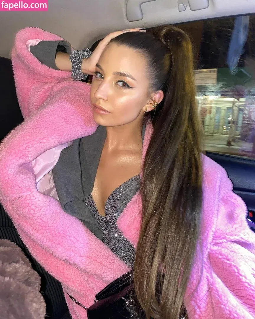 Julia Wieniawa Onlyfans Photo Gallery 