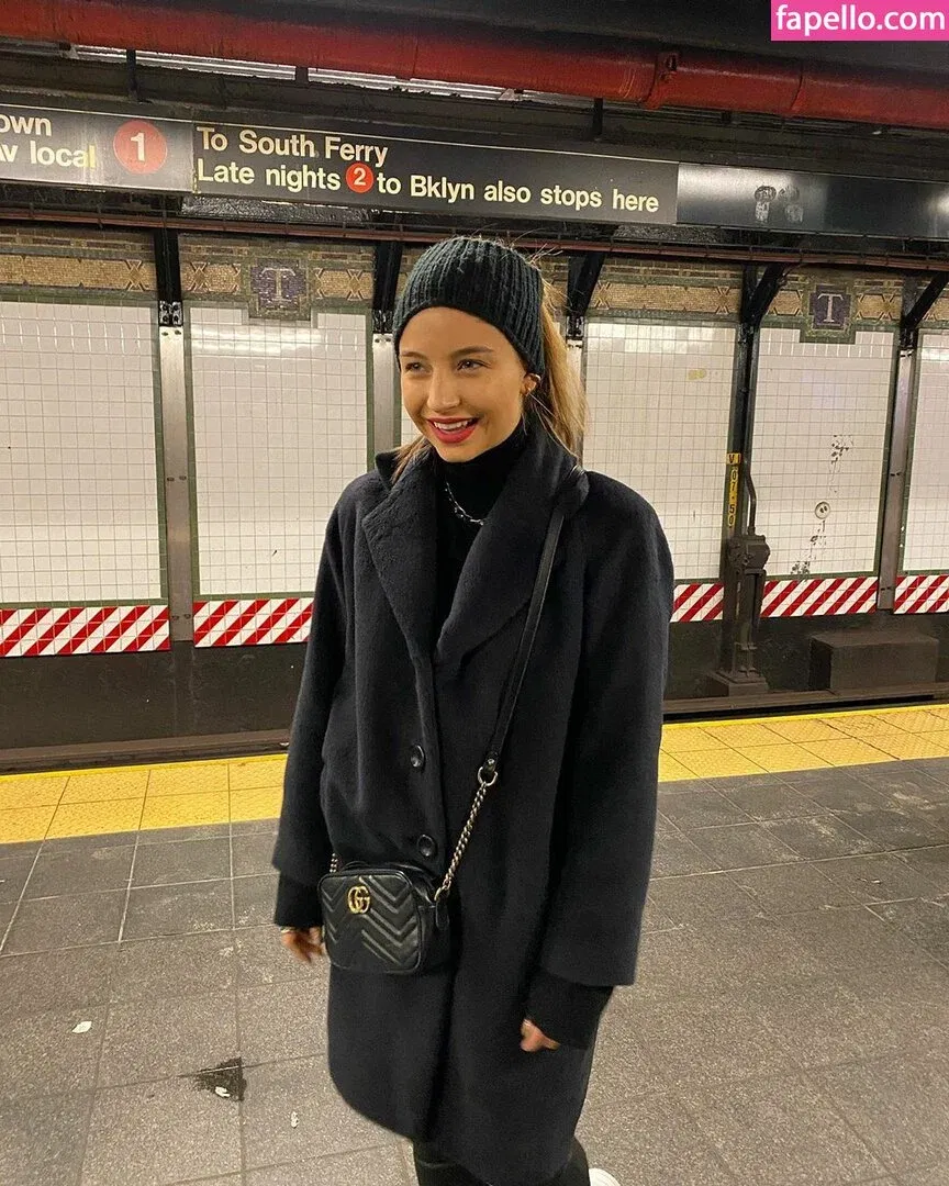 Julia Wieniawa Onlyfans Photo Gallery 