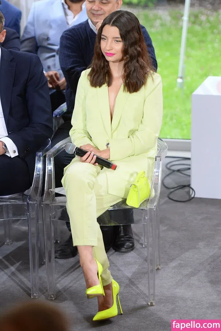 Julia Wieniawa Onlyfans Photo Gallery 