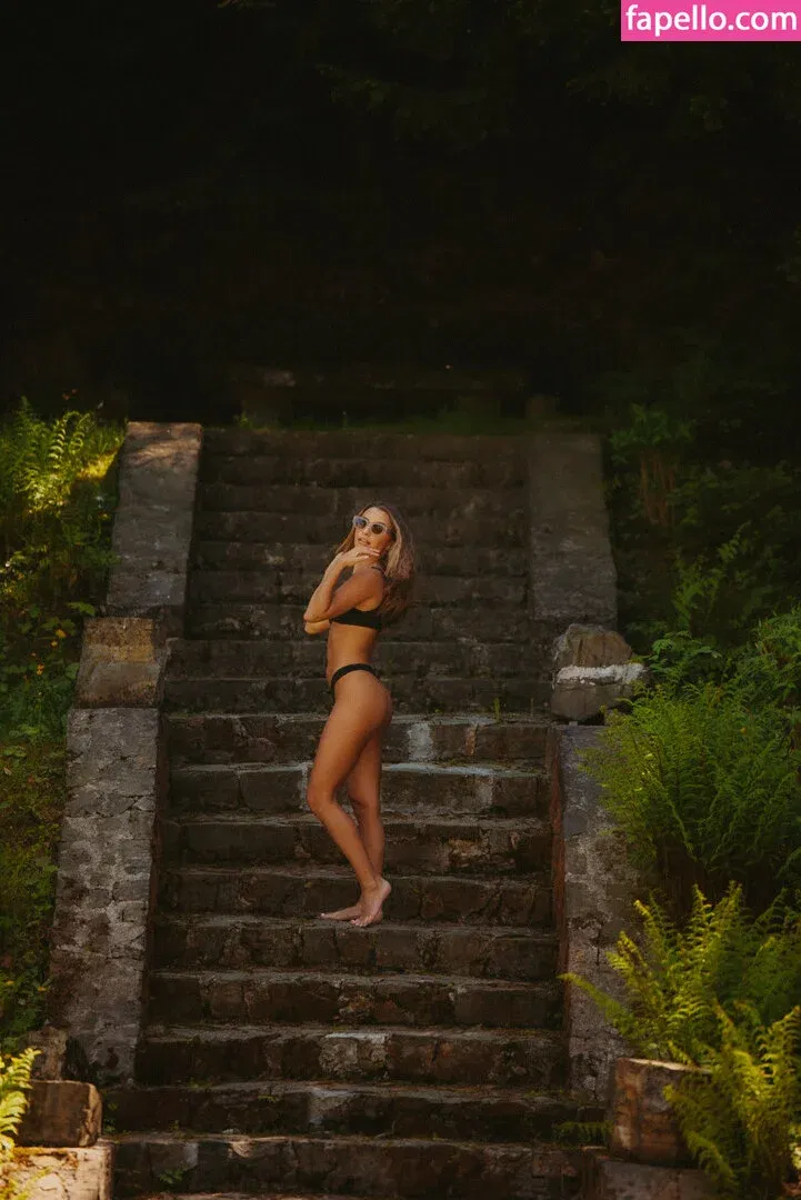 Julia Wieniawa Onlyfans Photo Gallery 