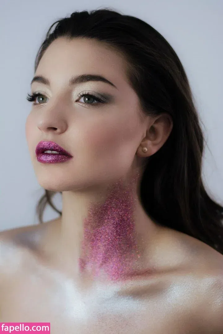 Julia Wieniawa Onlyfans Photo Gallery 