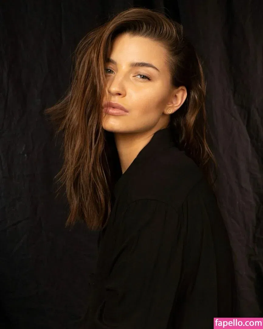 Julia Wieniawa Onlyfans Photo Gallery 