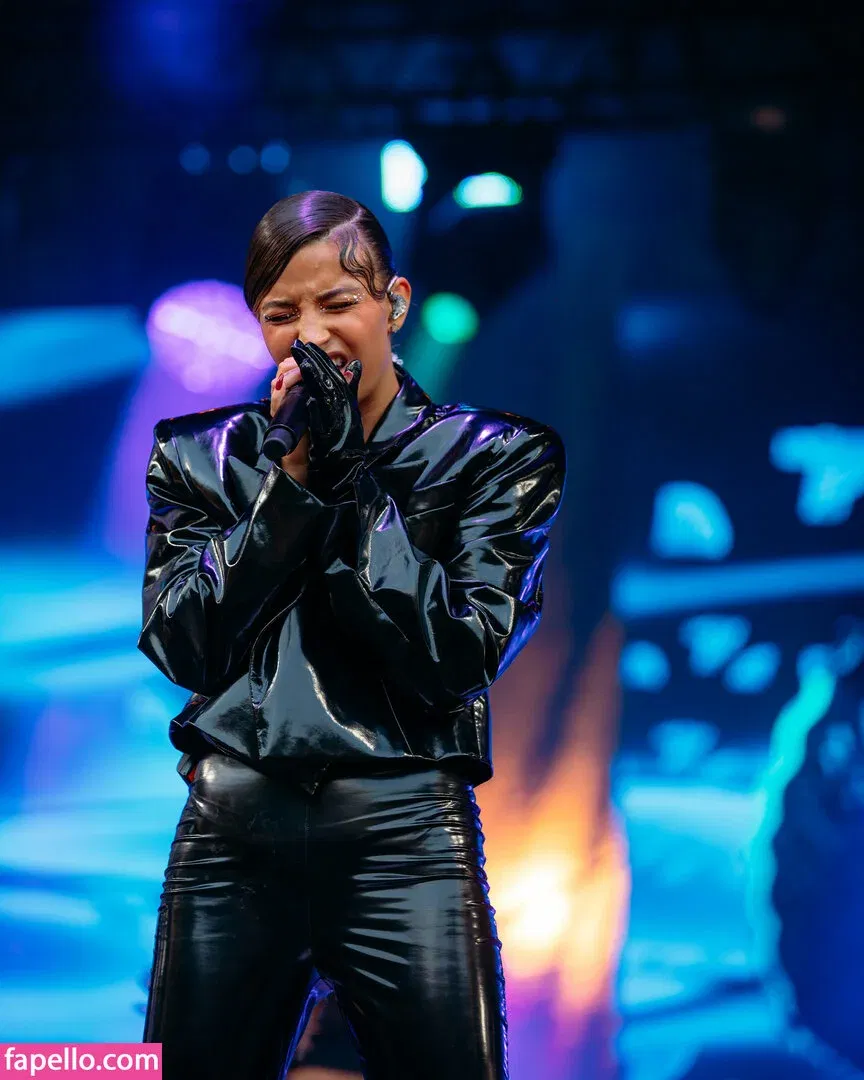 Julia Wieniawa Onlyfans Photo Gallery 