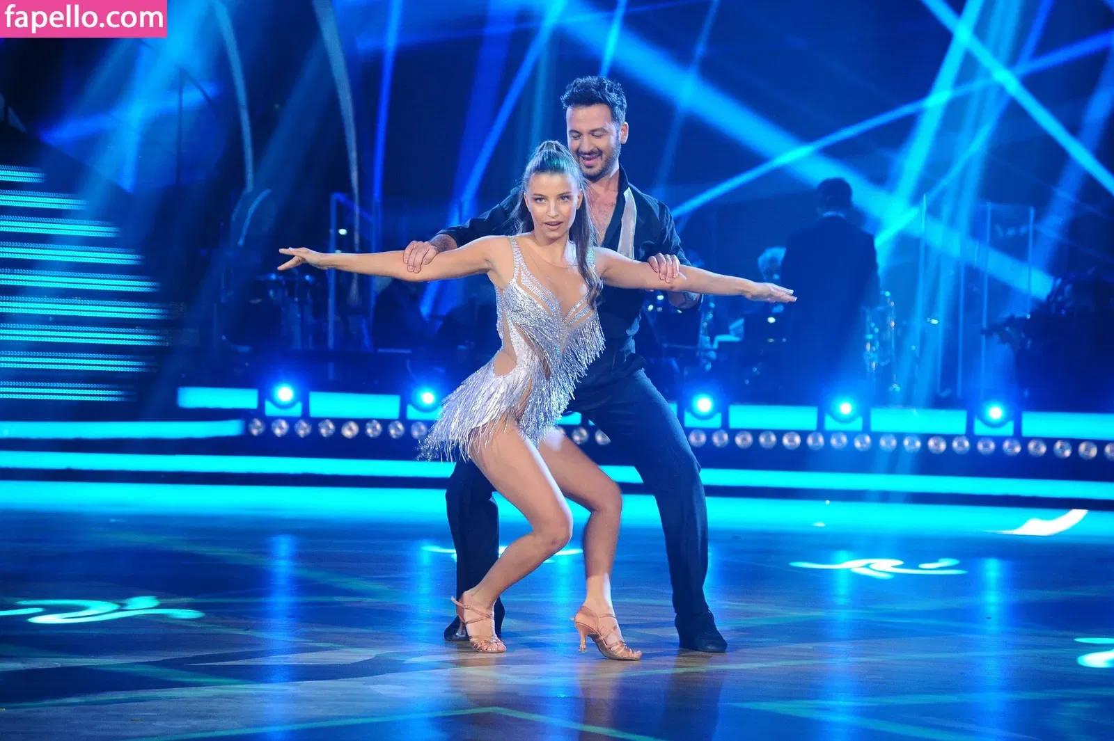 Julia Wieniawa Onlyfans Photo Gallery 