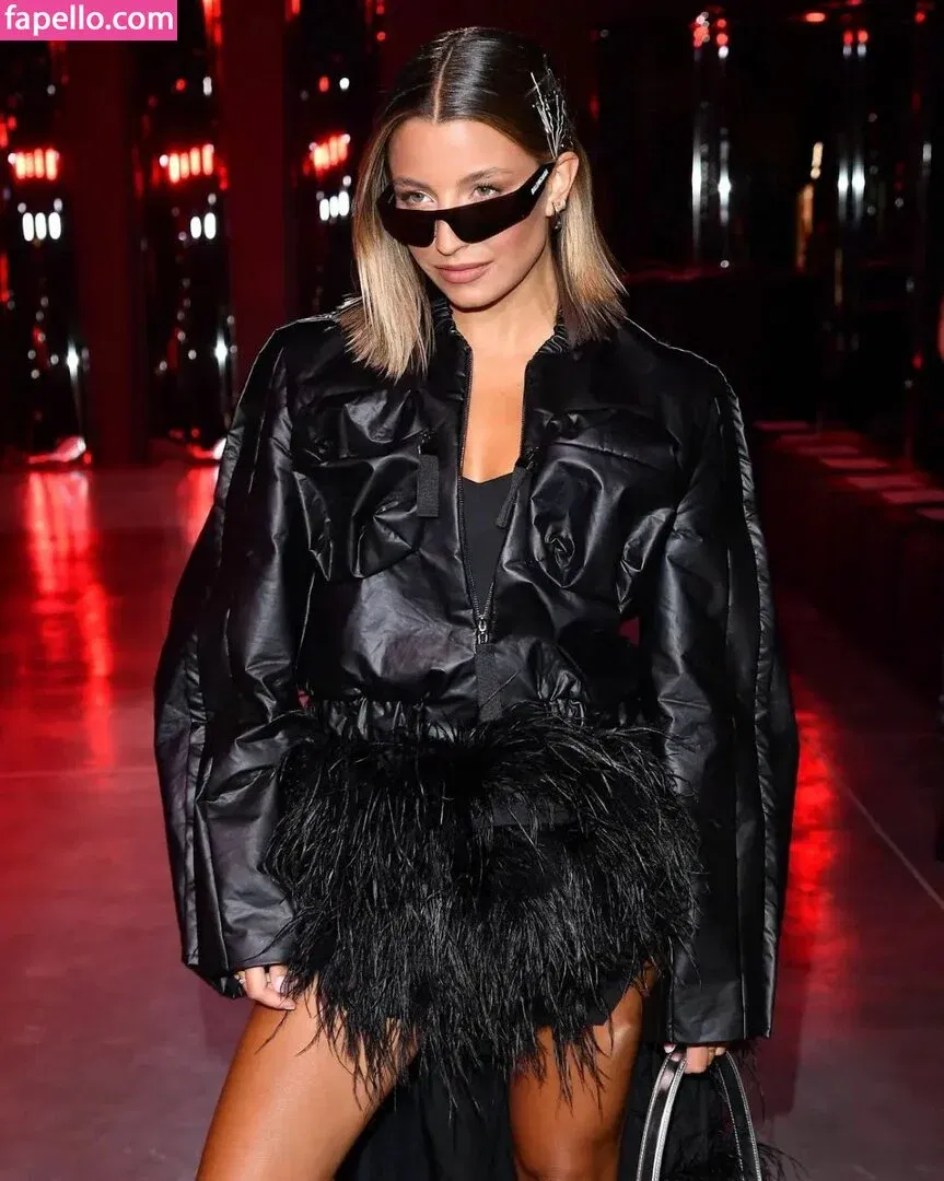 Julia Wieniawa Onlyfans Photo Gallery 