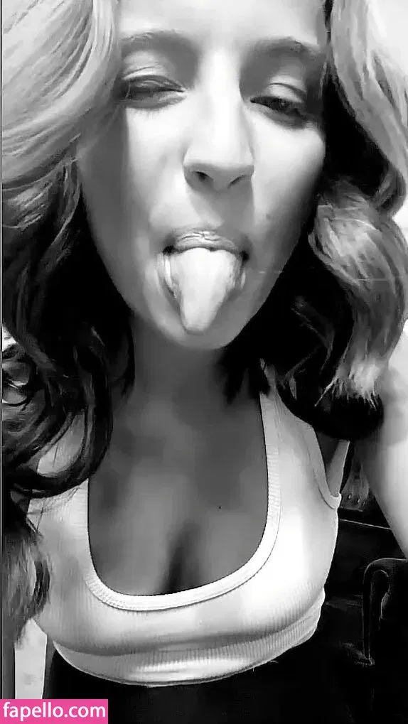 Julia Wieniawa Onlyfans Photo Gallery 