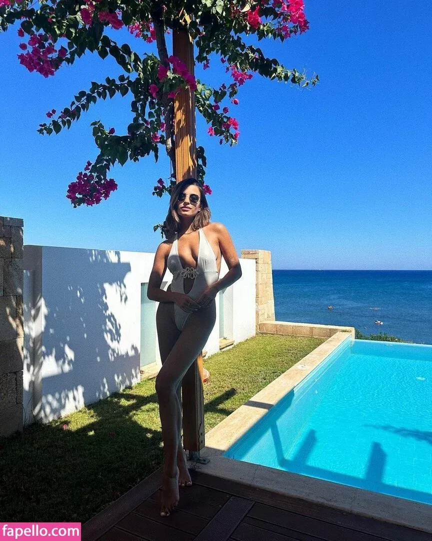 Julia Wieniawa Onlyfans Photo Gallery 