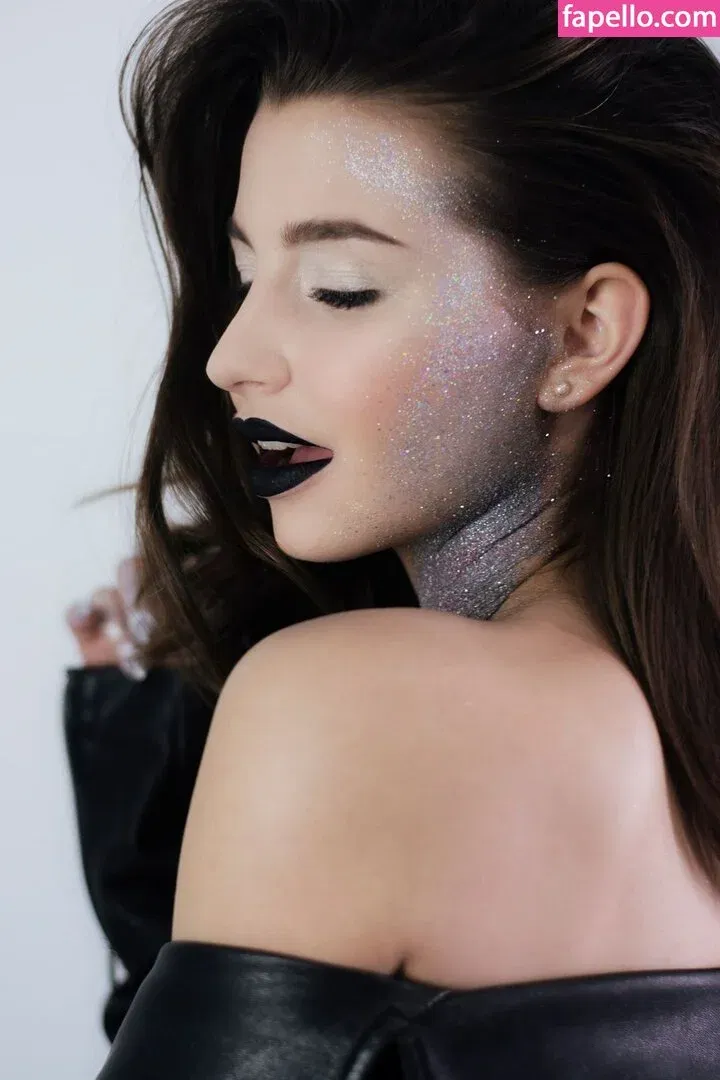 Julia Wieniawa Onlyfans Photo Gallery 