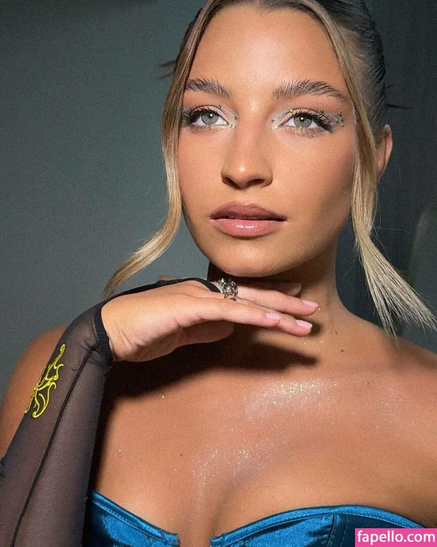 Julia Wieniawa Onlyfans Photo Gallery 