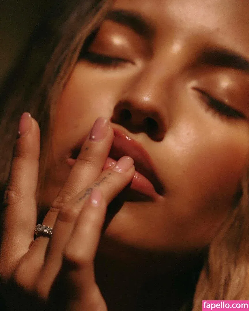 Julia Wieniawa Onlyfans Photo Gallery 