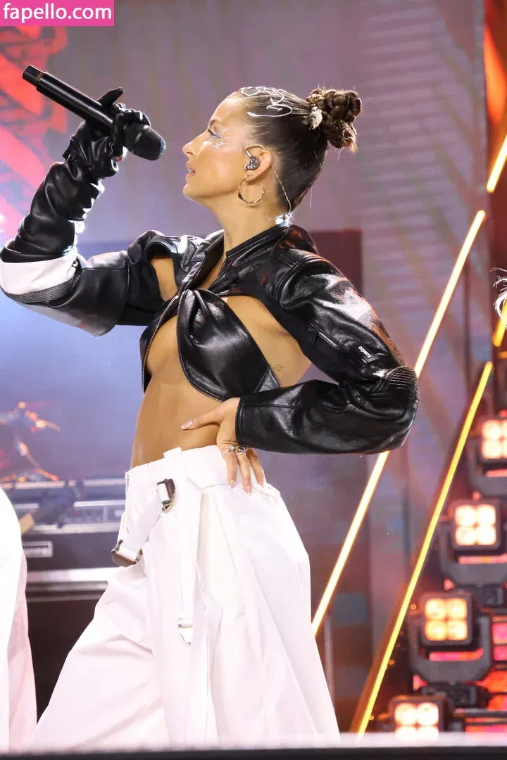 Julia Wieniawa Onlyfans Photo Gallery 