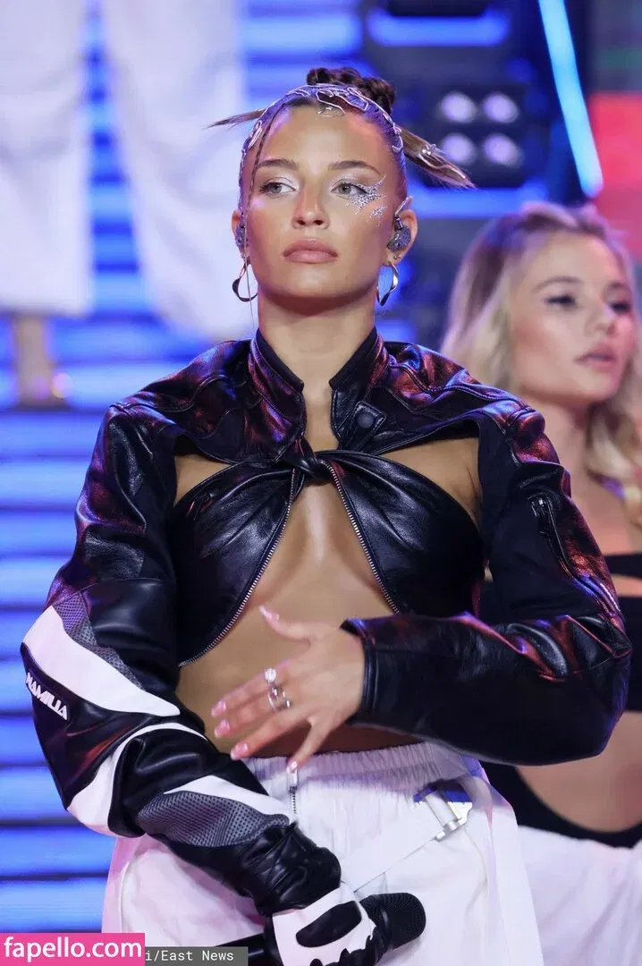 Julia Wieniawa Onlyfans Photo Gallery 