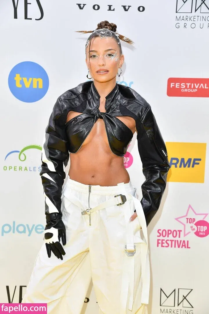 Julia Wieniawa Onlyfans Photo Gallery 