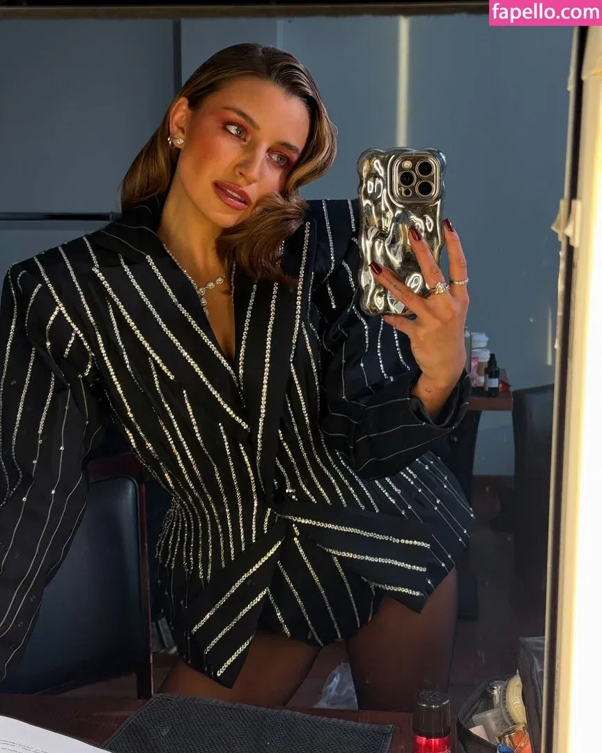 Julia Wieniawa Onlyfans Photo Gallery 