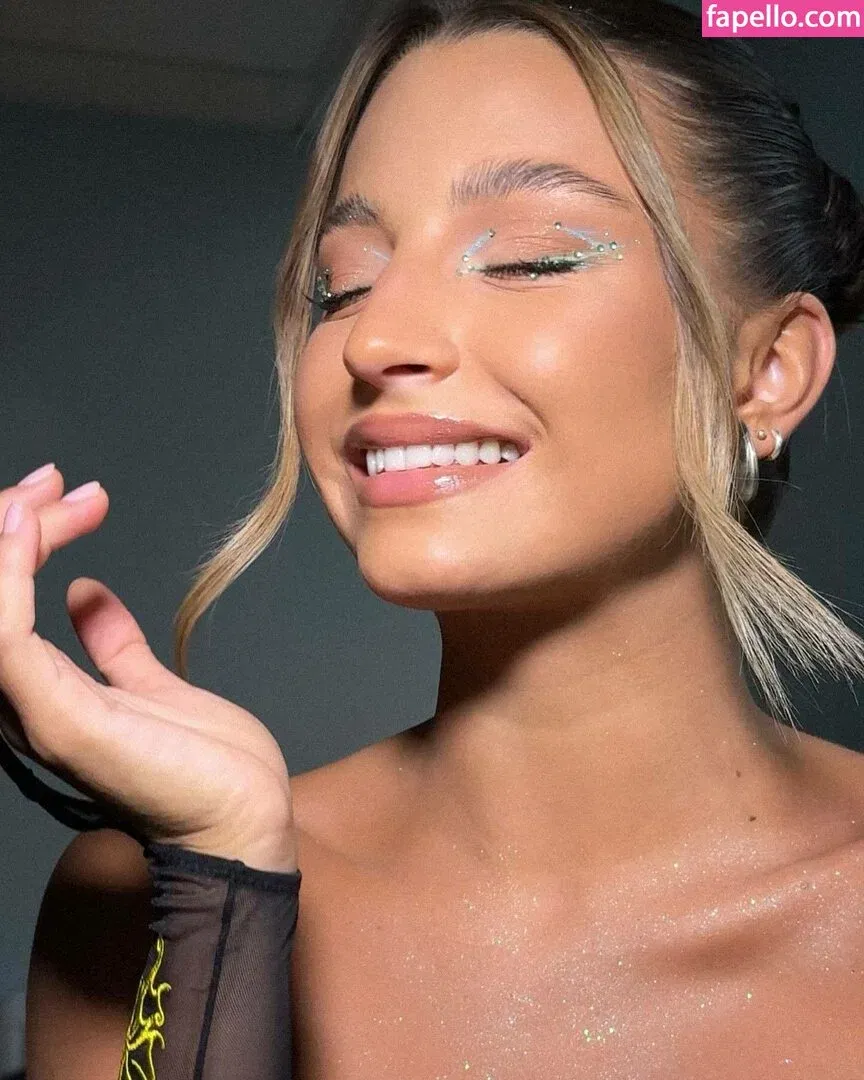 Julia Wieniawa Onlyfans Photo Gallery 