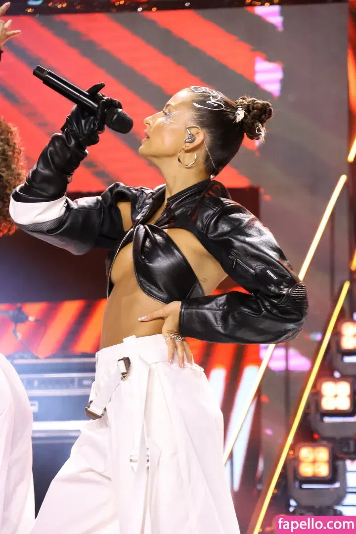 Julia Wieniawa Onlyfans Photo Gallery 