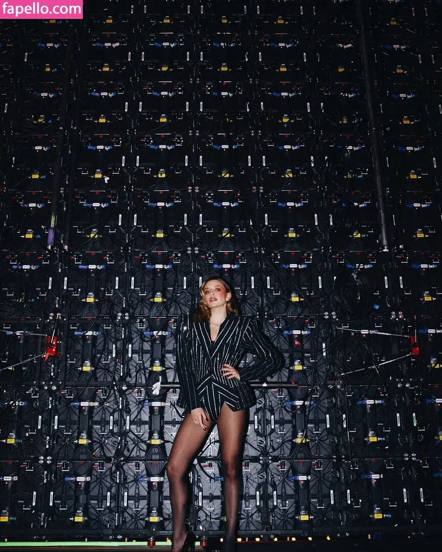 Julia Wieniawa Onlyfans Photo Gallery 