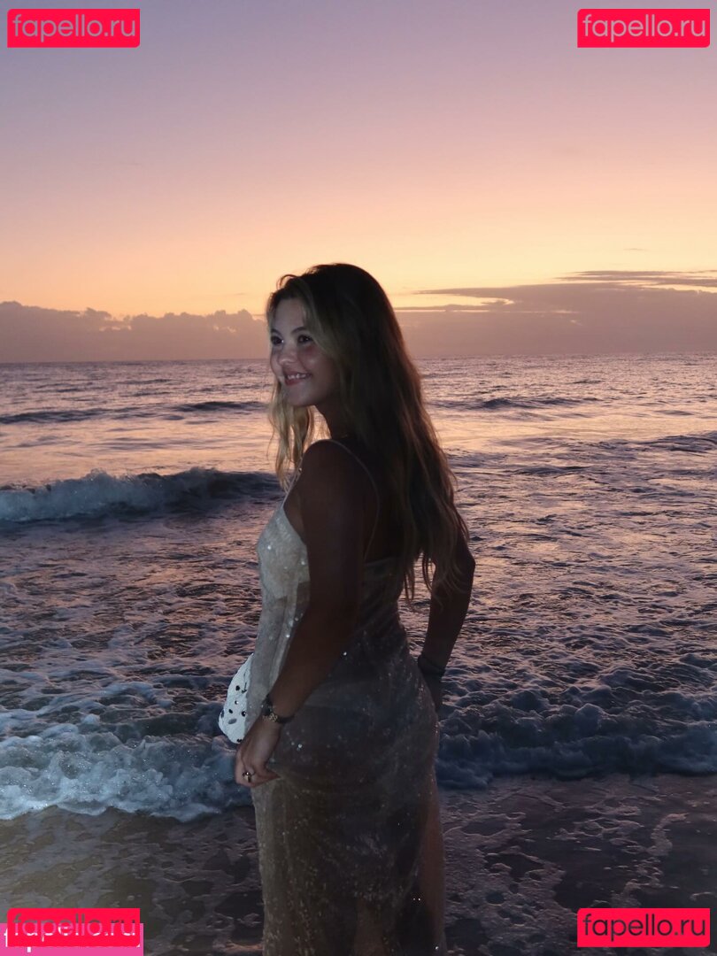 Julia Gomes Nude Onlyfans Photo 9
