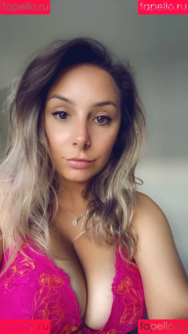 Mariah Leonne Onlyfans Photo Gallery 