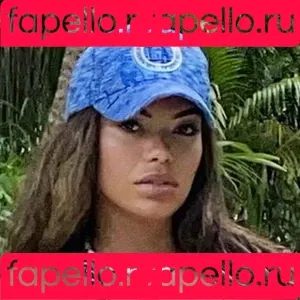 Suelyn Medeiros Onlyfans Photo Gallery 