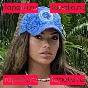 Suelyn Medeiros Onlyfans Photo Gallery 