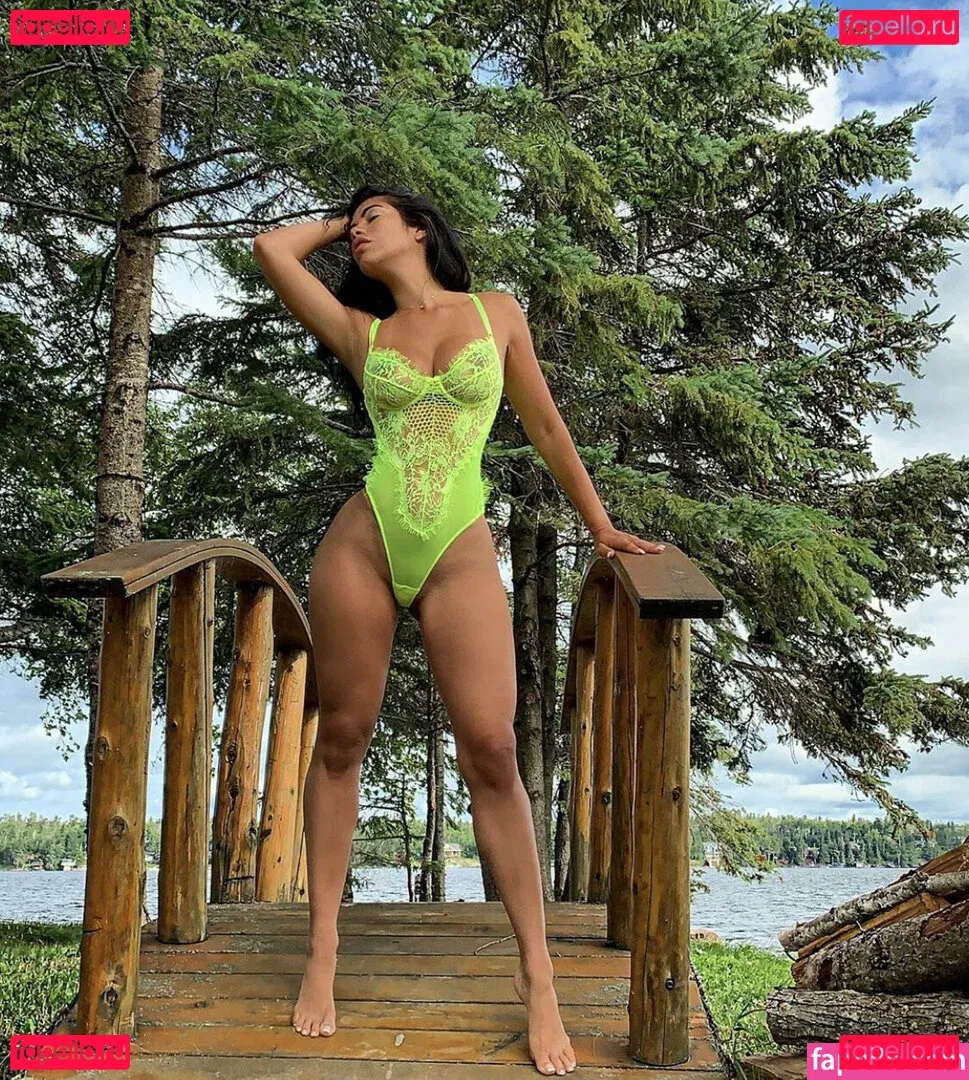 Suelyn Medeiros Onlyfans Photo Gallery 