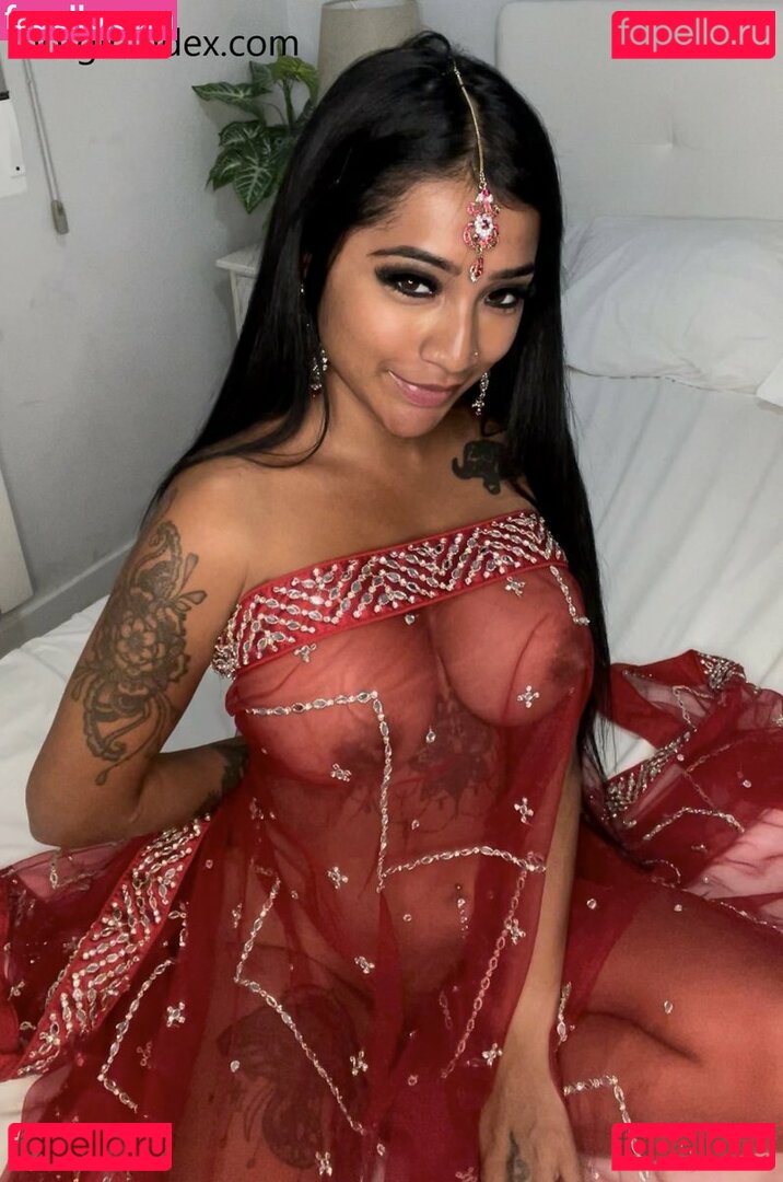 Yasmina Khan Nude Onlyfans Photo 26