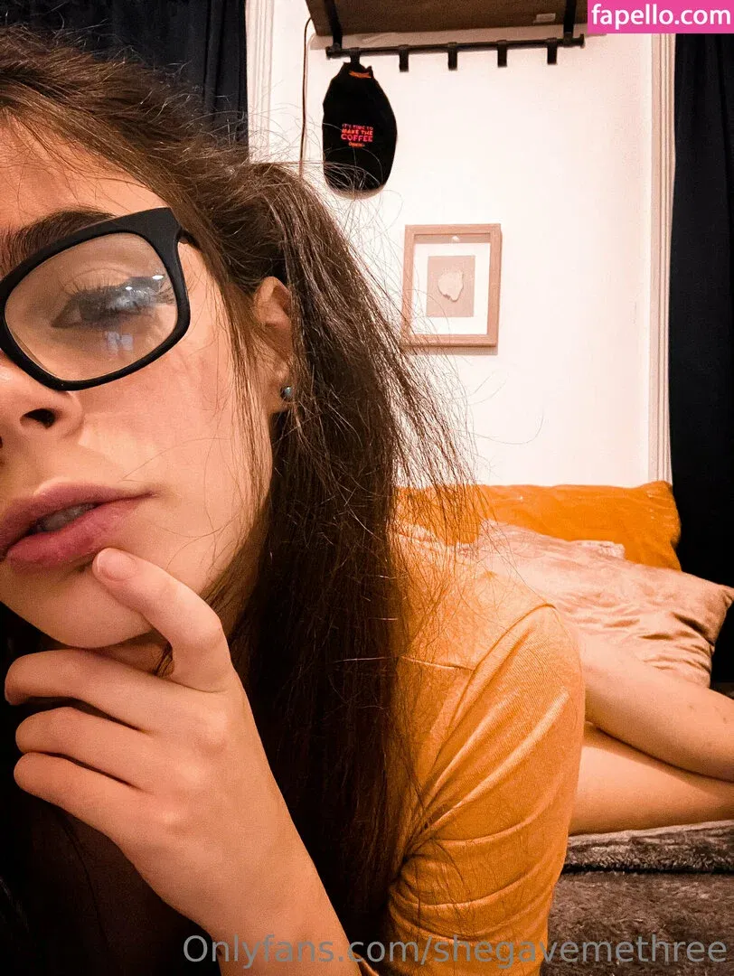 Shegavemethree Onlyfans Photo Gallery 