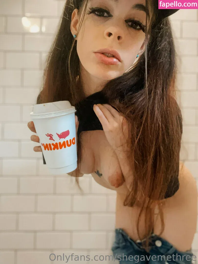 Shegavemethree Onlyfans Photo Gallery 