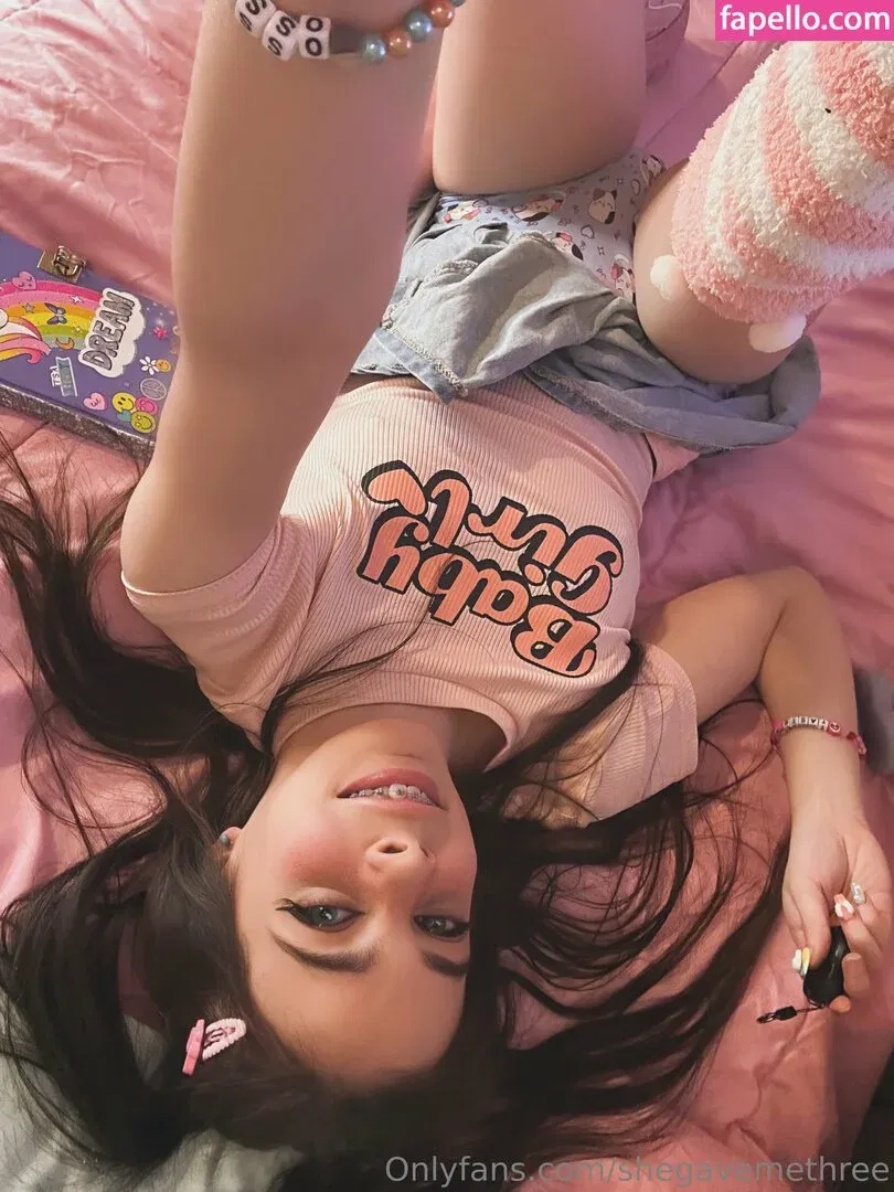 Shegavemethree Onlyfans Photo Gallery 