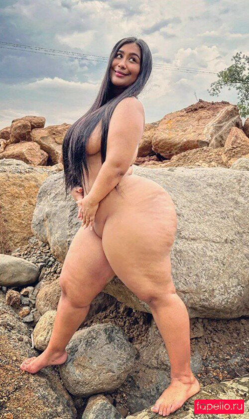 Yeraldin Lopez Onlyfans Photo Gallery 