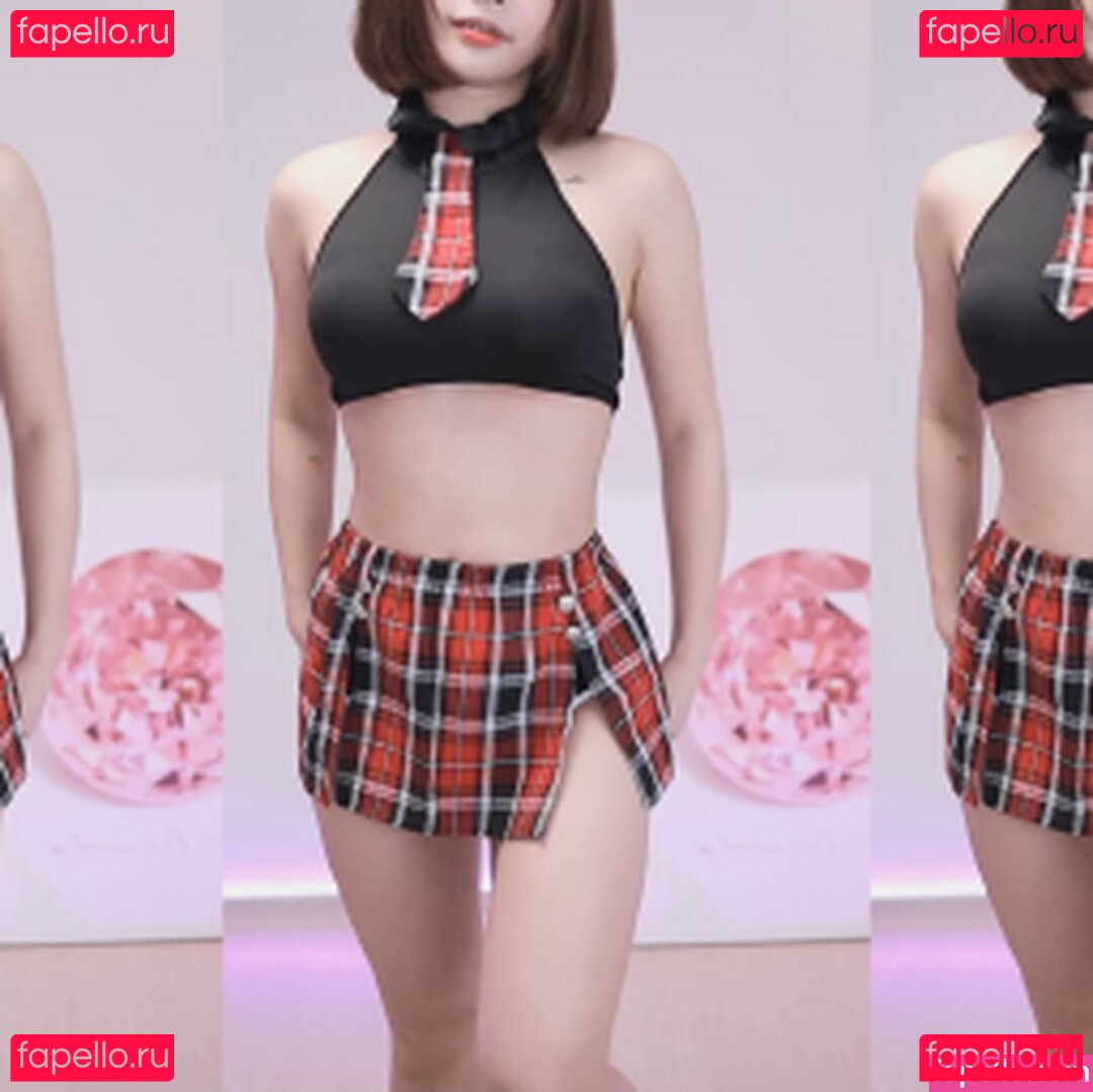 U.Hwa Nude Onlyfans Photo 40