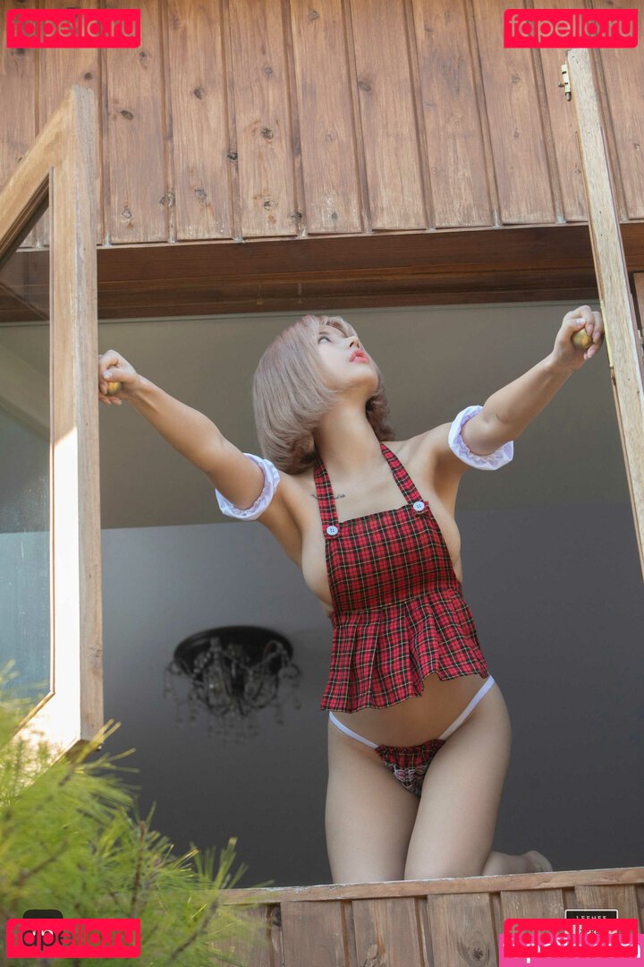 U.Hwa Nude Onlyfans Photo 5